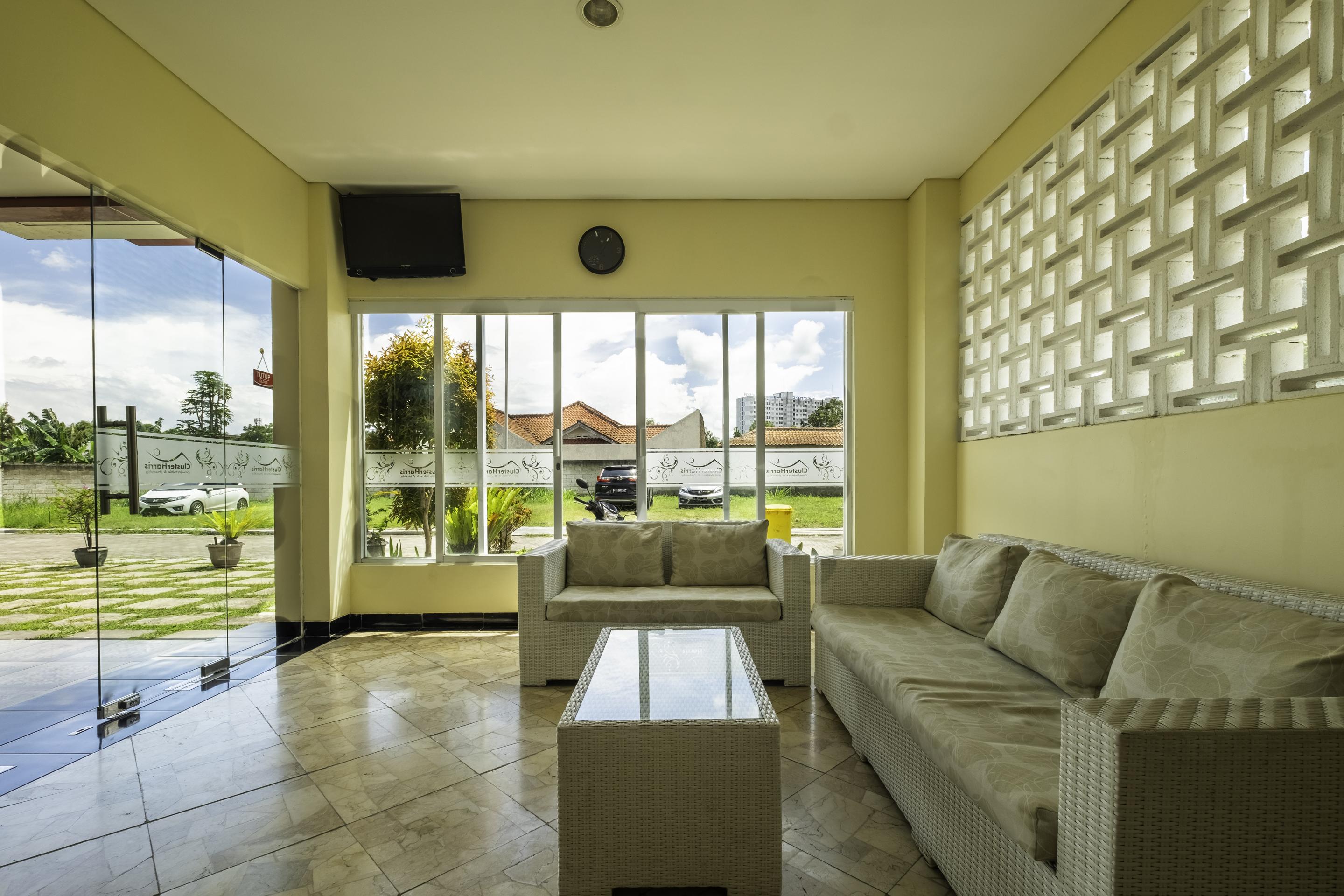 Oyo 2947 Cluster Harris Home Stay & Kos Cimindi Exterior foto